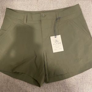 Alpine design shorts size 10